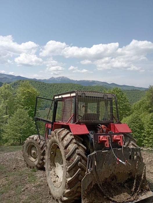 Vînd sau schimb Tractor Forestier