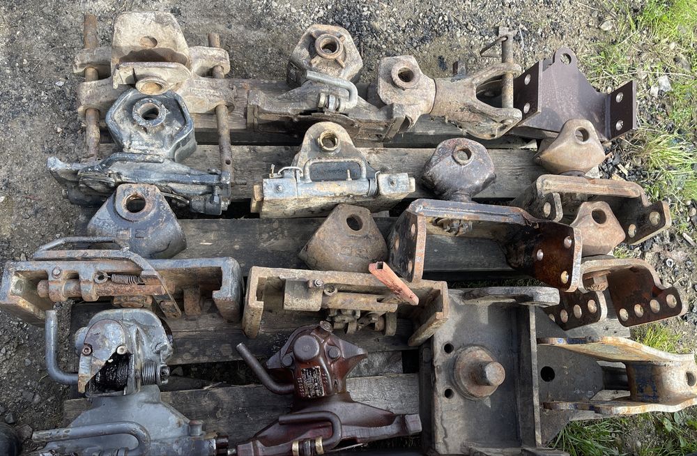 Vand cuple remorcare pentru tractoare