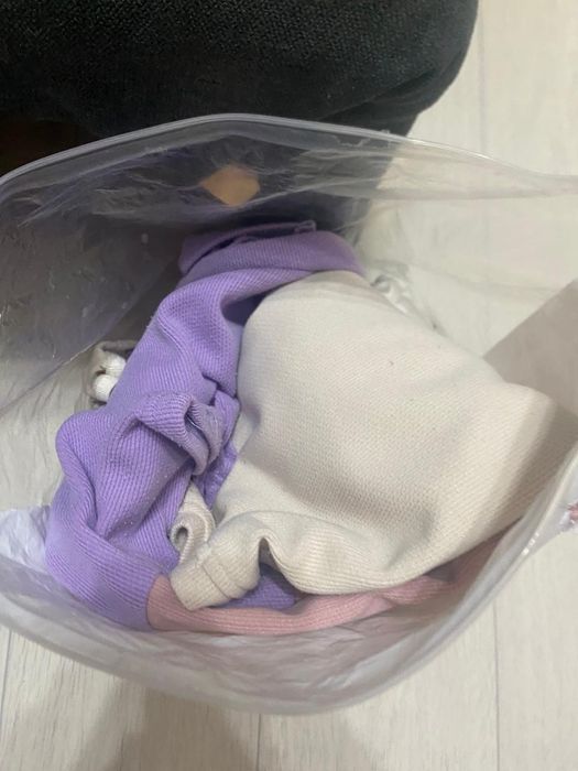 Отдам даром вещи для новорожденного и кофта женская 44 размер