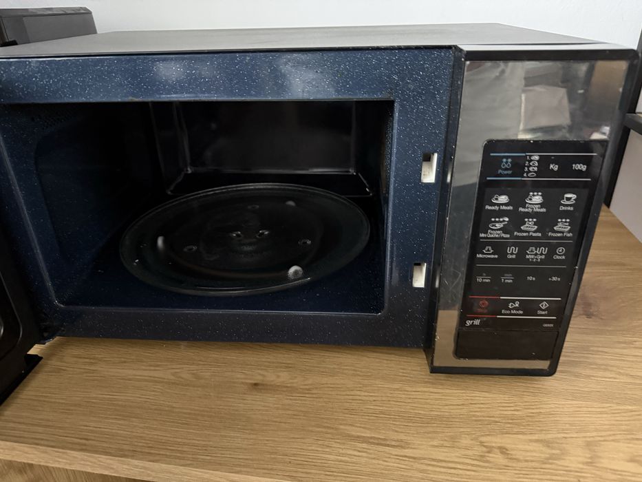 Cuptor cu microunde Samsung GE83X/BOL, 800 W, 23 L, Grill folosit