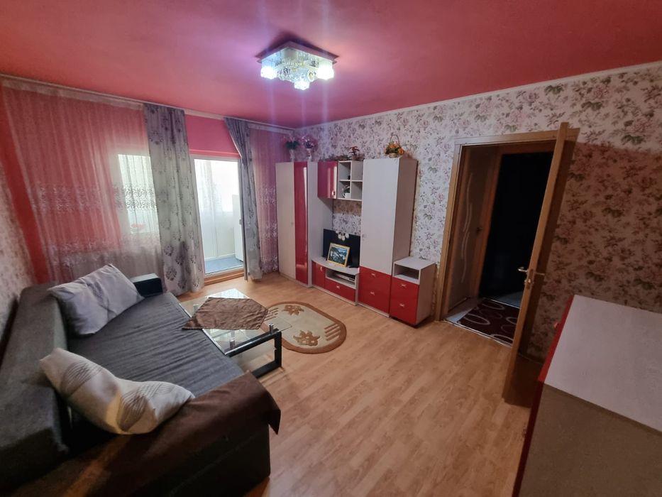Proprietar închiriez apartament cu 2 camere zona Lipovei