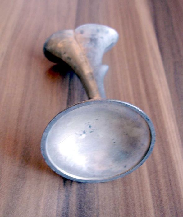 Метална вазичка за цветя