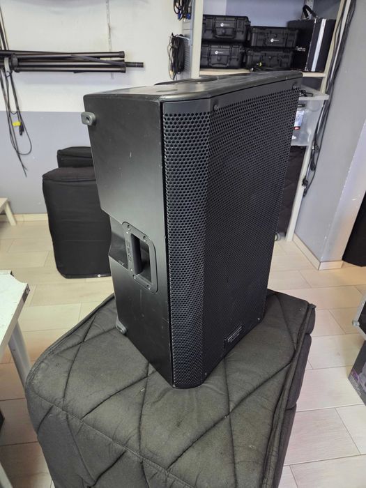 Carcasa incinta boxa qsc k12