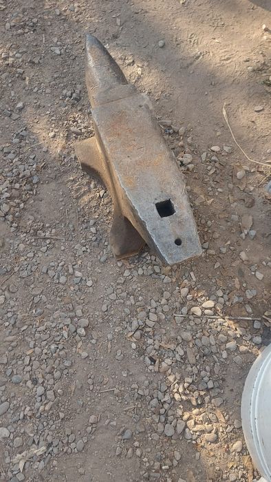 Наковальник      .