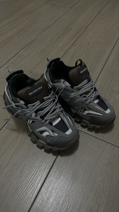 Balenciaga track