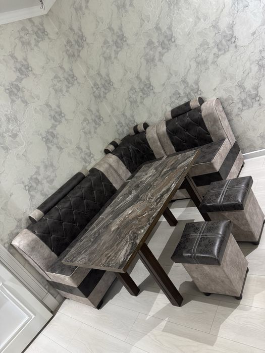 Угалок+ стол+ пуфик.