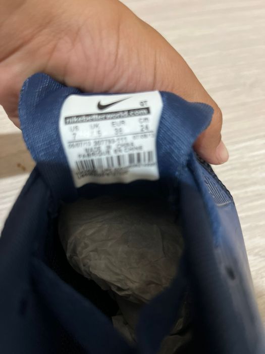 Продам кроссовки