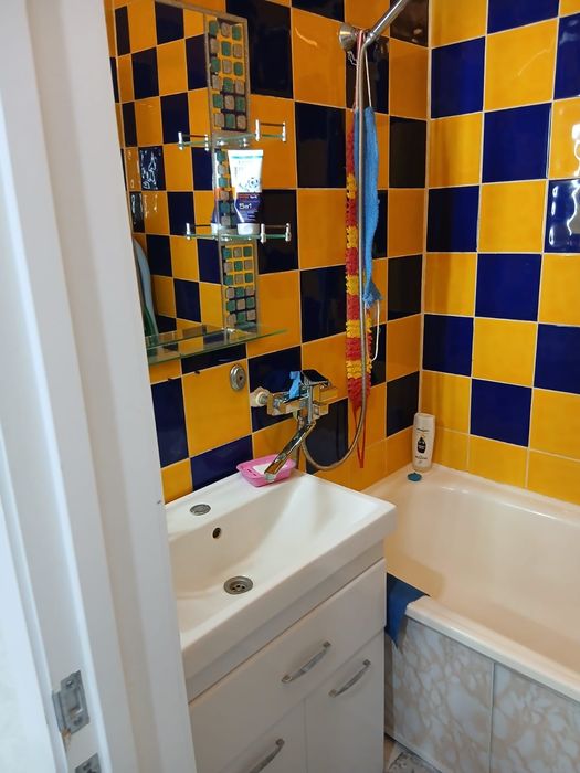 Продам 3 ком квартиру район Азии