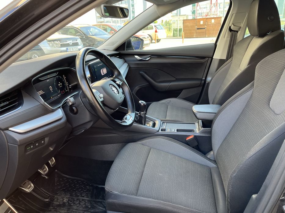 Skoda Octavia 2020 Diesel 2.0 manual incalzire scaune bord digital senzori parcare recunoastere semne faruri led geamuri privacy navigatie mare