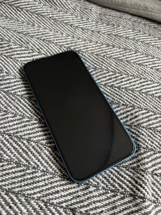 iPhone 13 синий и розовый