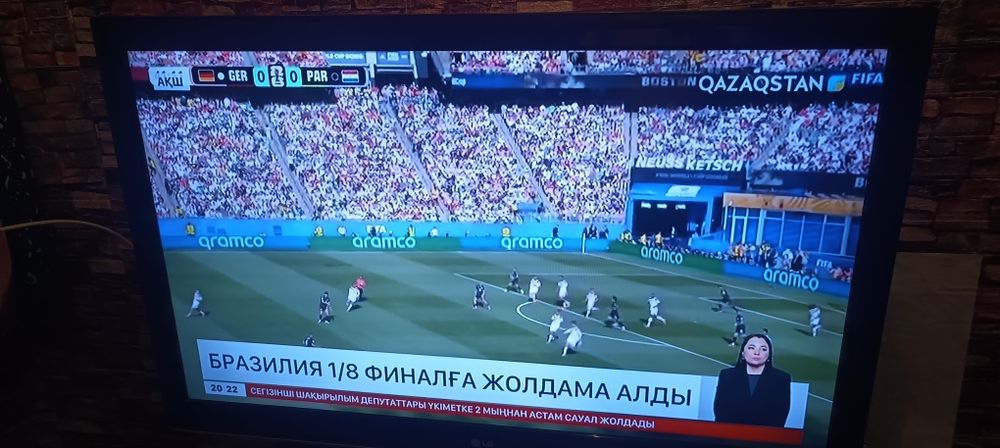 Телевизор LG 107см, 2012 год