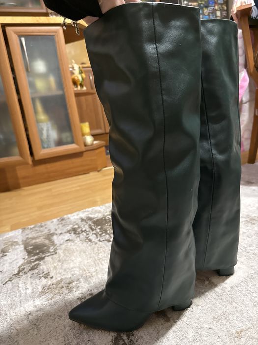 Дамски зелени ботуши на ток