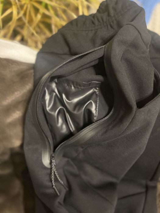 Продавам Nike Tech