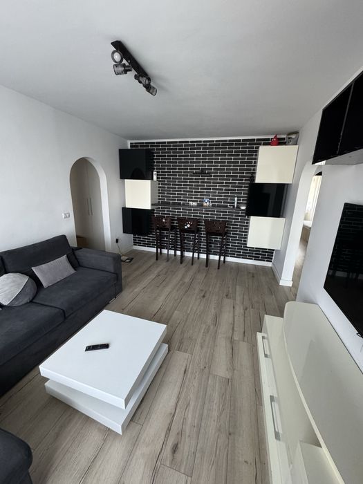 Inchiriez apartament cu 3 camere Alexandru Cel Bun