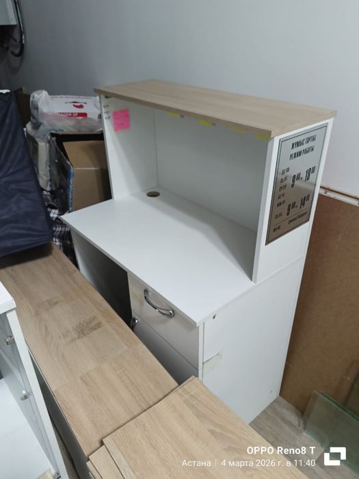 Витрина из мдф и стекла