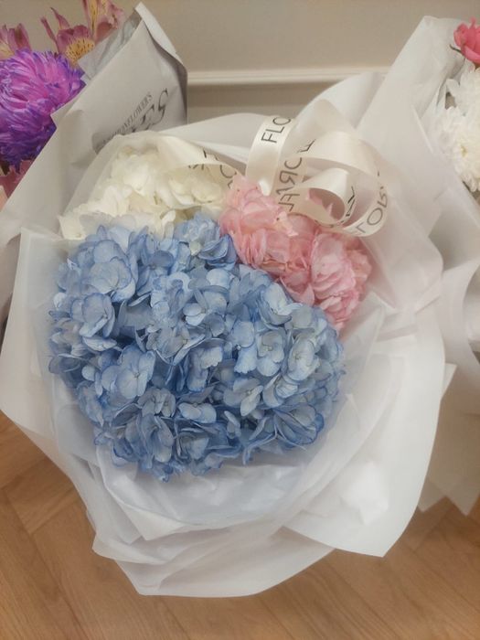 Цветхы б/у очень красивые .