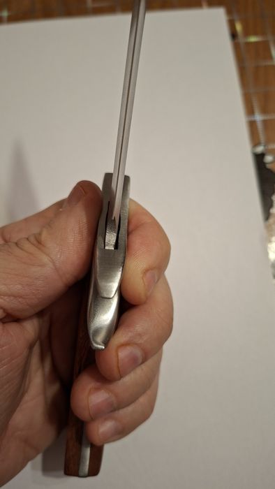 Cuțit vânătoare fără teacă.