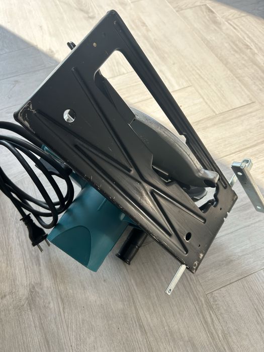 Makita N5900B circular de mana