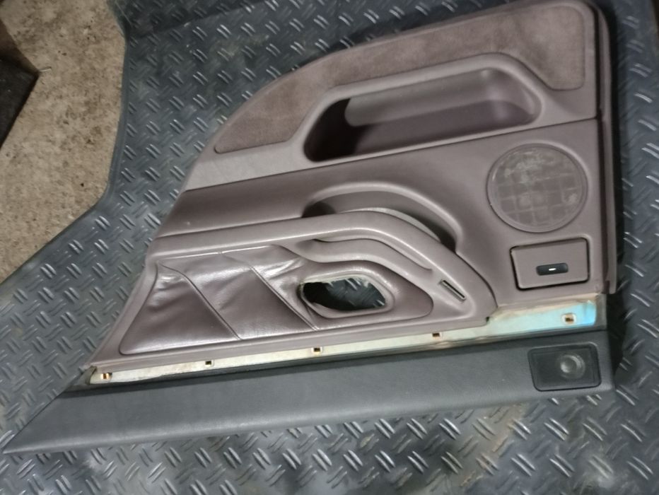 Продам дверные карты BMW e38