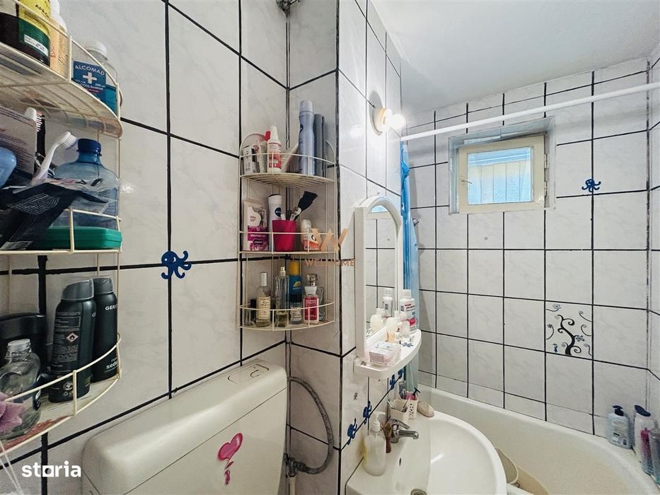 Apartament 3 camere,  zona Cedonia, cu balcon, la cheie