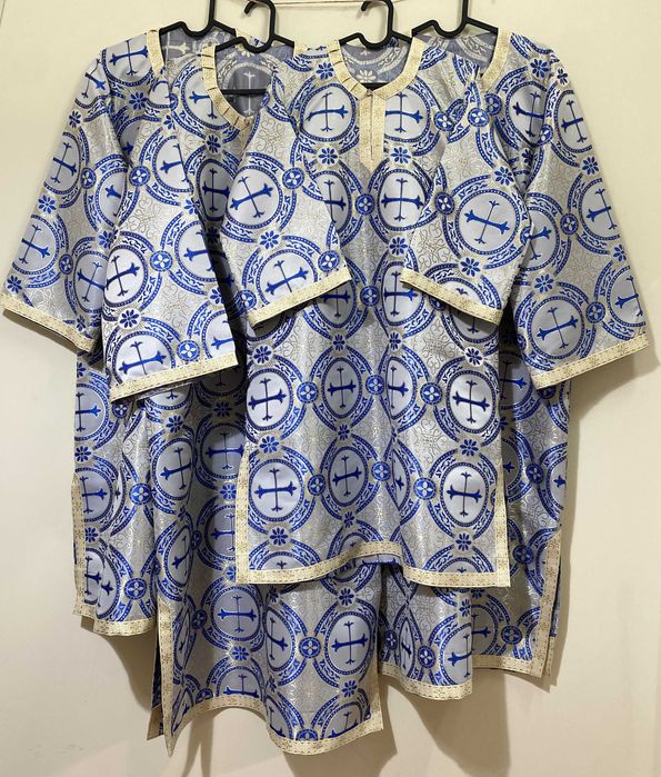 Veșminte copii. Veșmânt albastru cu galon auriu