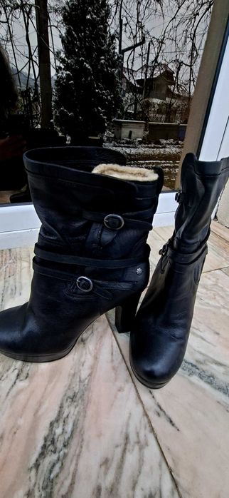Ghete elegante negre piele UGG 38