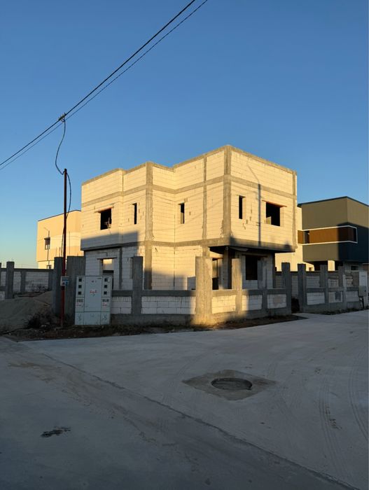 Vand casa Lux la cheie