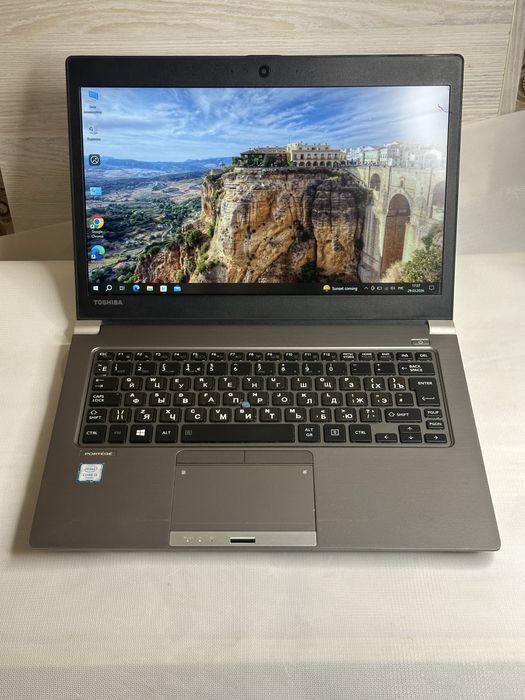 Ультратонкий ноутбук Toshiba Laptop 14 intel Core i5 8/256Gb SSD