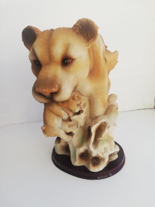 Статуэтка львицы!