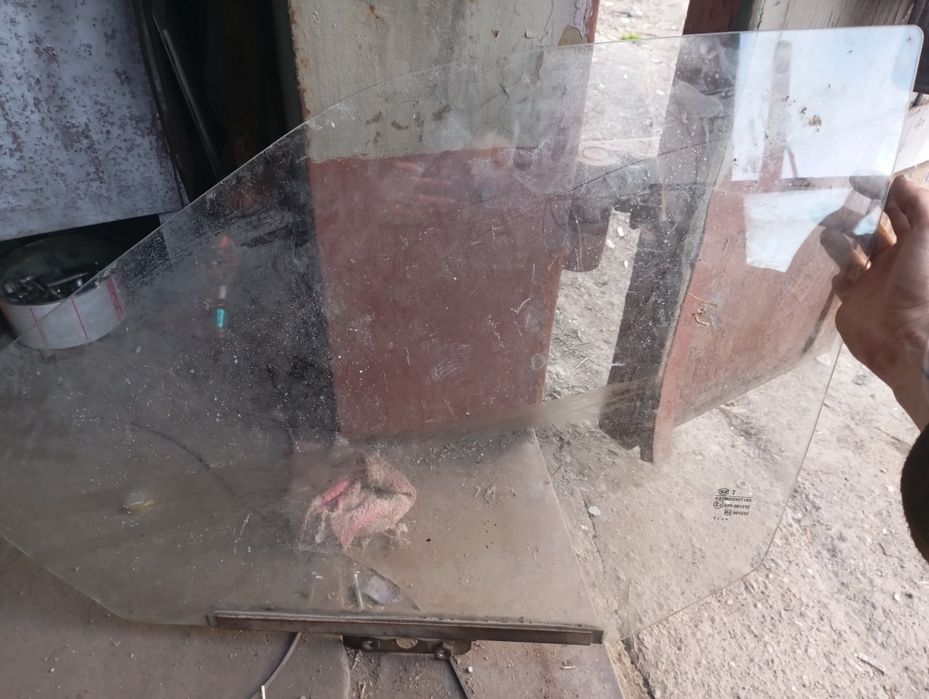 Стекло боковое приора