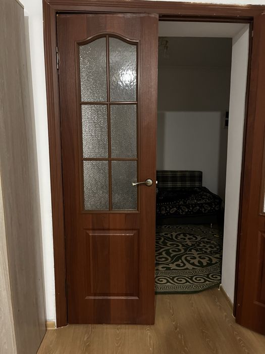 Продам дверь со стеклом междукомнатный