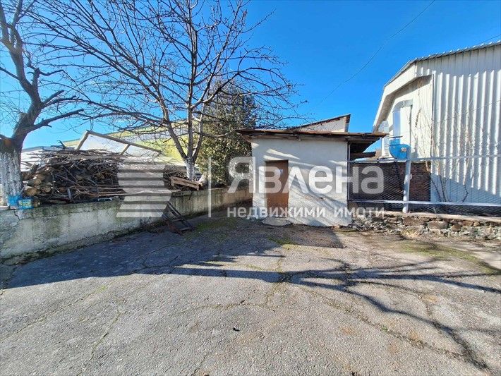 Продава се Склад в Ямбол, Промишлена зона - 2896 кв.м за 265 €/кв.м - Снимка #1