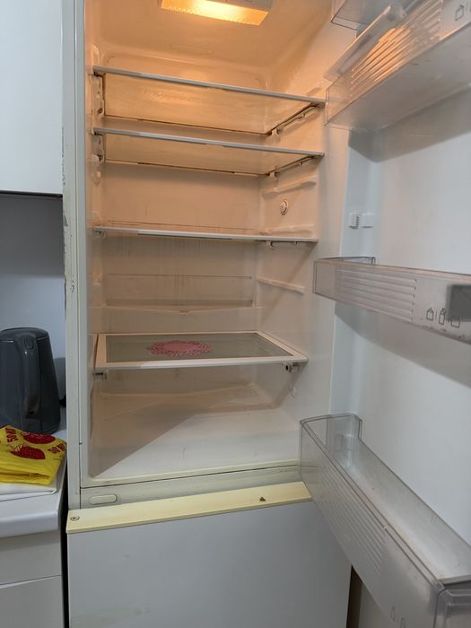 Продам холодильник на запчасти