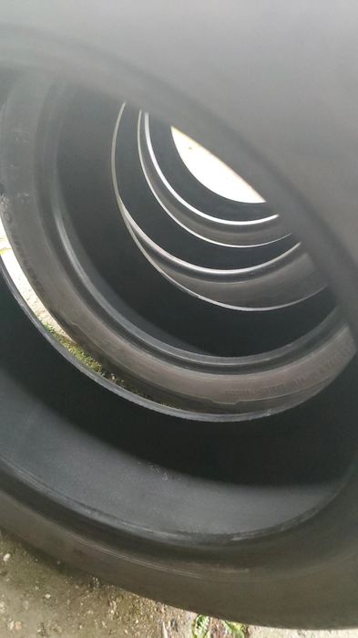 Продавам 4 летни гуми 16 цола. Две гуми са 2019 а другите 2021 година.