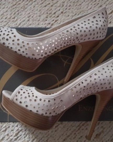 Pantof-sanda, crem  deschis, din piele intoarsa, brand Steve Madden