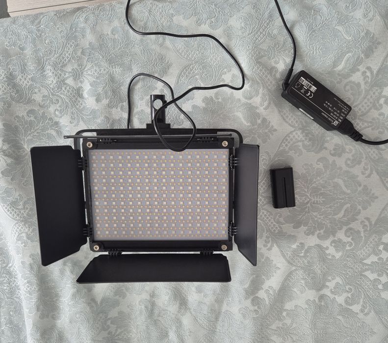 Vând 2 lămpi LED profesionale pentru foto-video – Godox și GVM