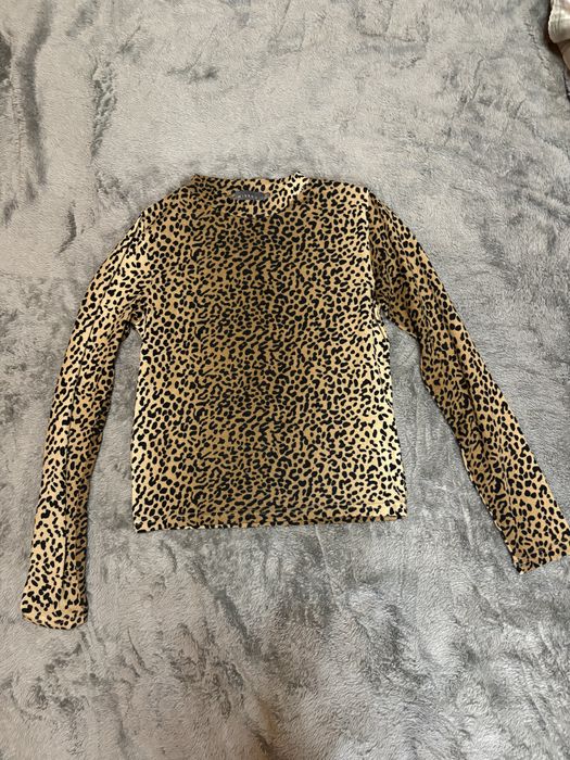 Bluza pe corp cu imprimeu