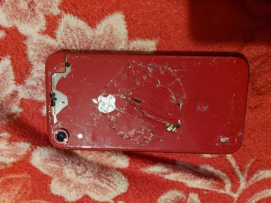Vând iphone xr pentru piese cine doreste mai multe detalii în privat !