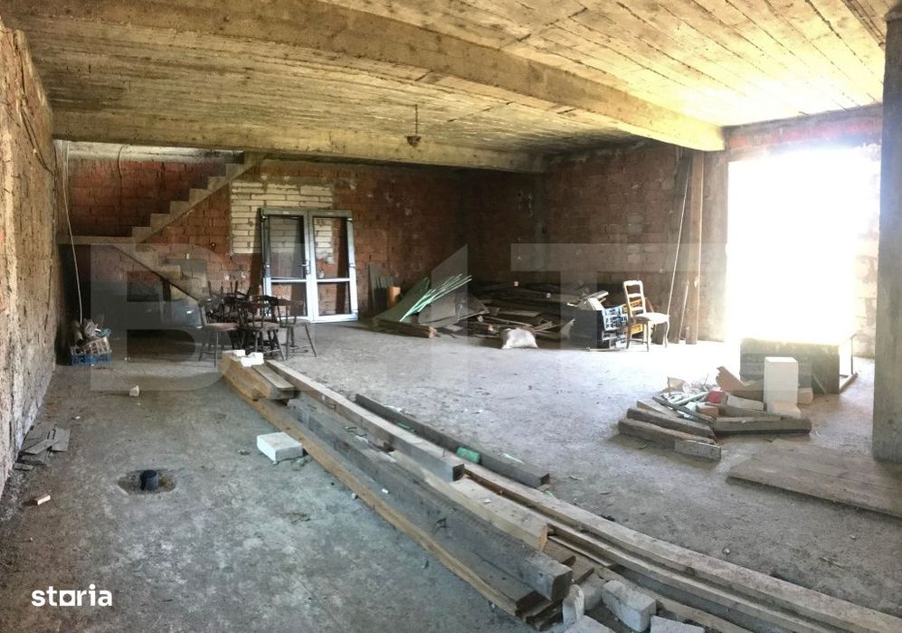 Casa (la rosu), Livada si Padure, Teren Generos si Plata Flexibila –