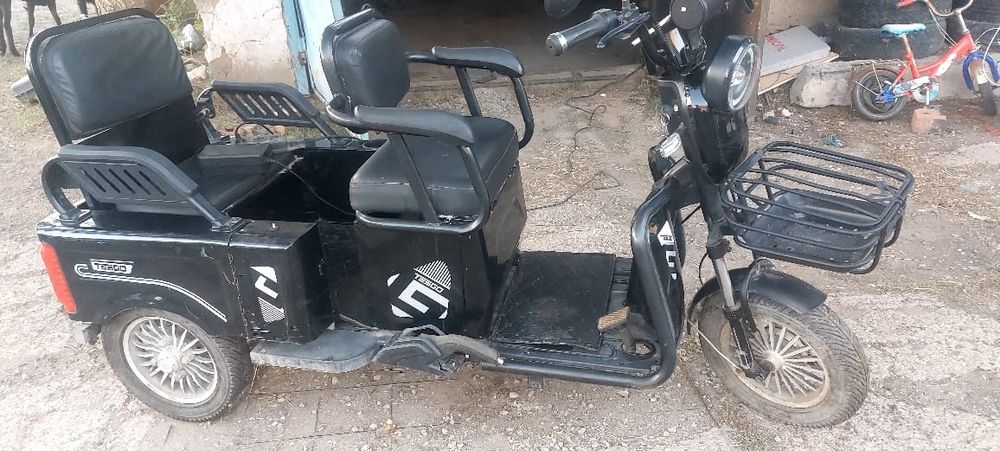 Електромопед трехколесный продам