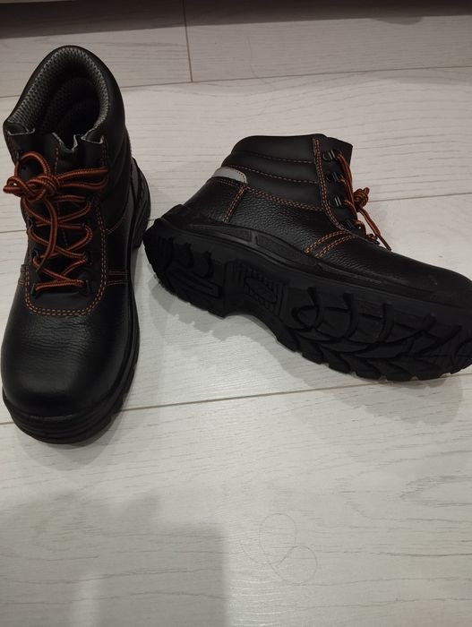 Продам ботинки сефти .