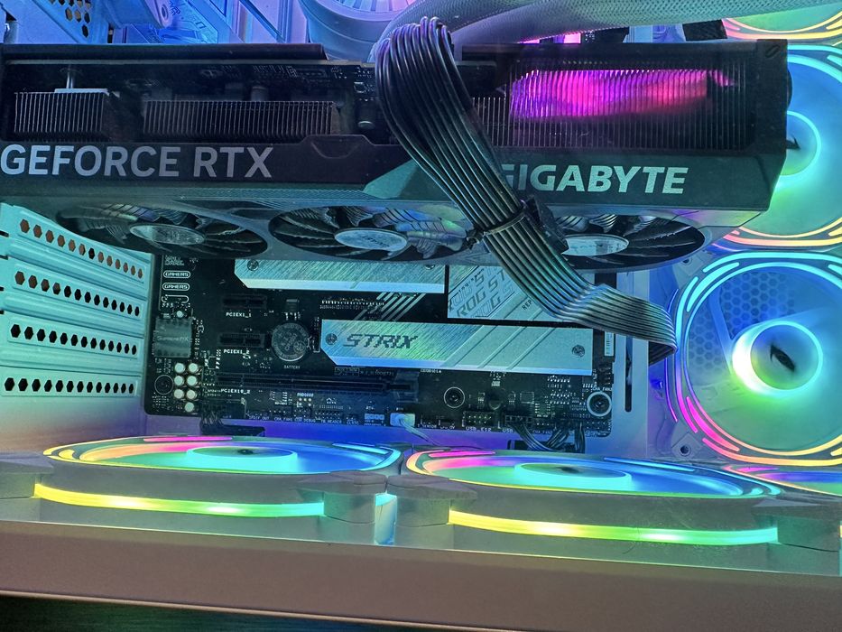 PC Gaming - Ryzen 7 9800X3D + RTX 4070