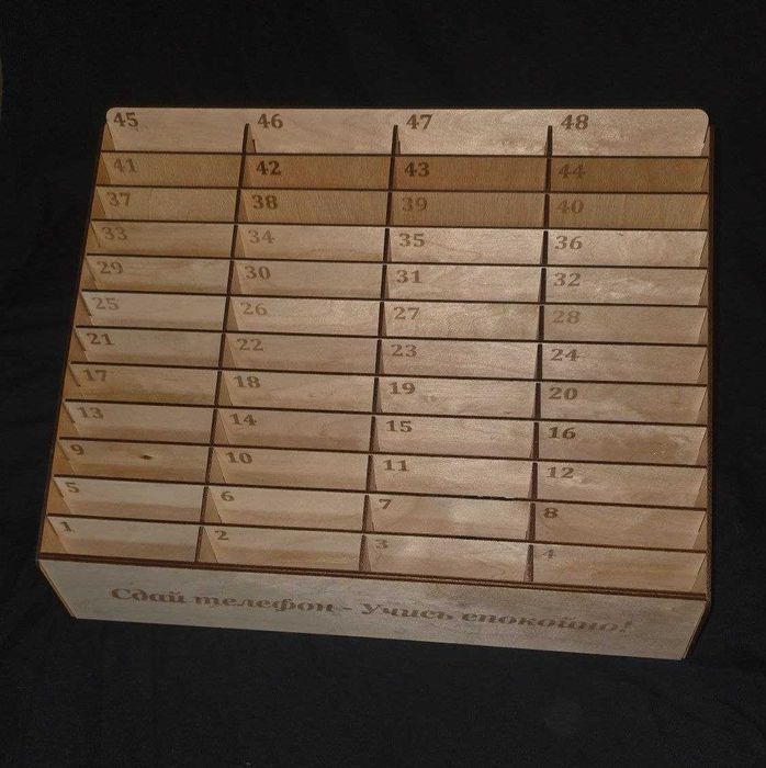 Подставка для телефонов 
 Подходит для всех современных  смартфонов