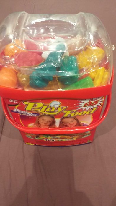 Детски пъзел 4:1 нов фабрично запечатан-22лв.и Детска тоалетка-25лв.