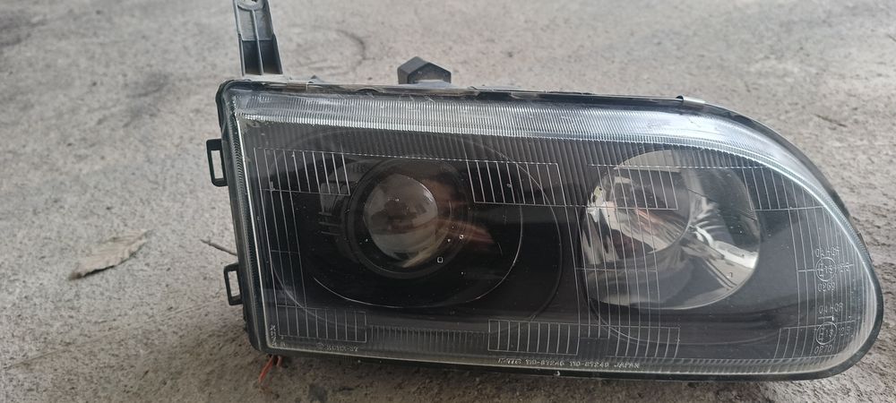 Фары Митсубиси Делика булка