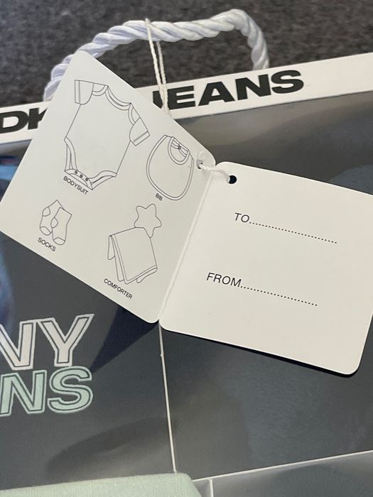 Бебе комплект DKNY