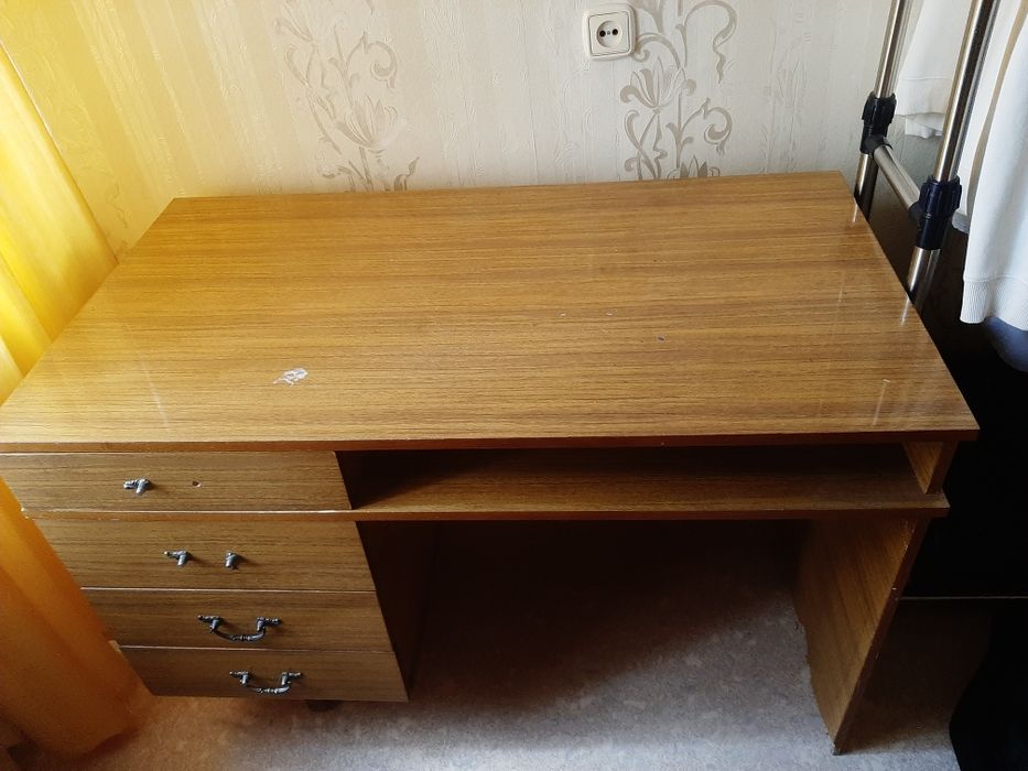 Стол письменный однотумбовый