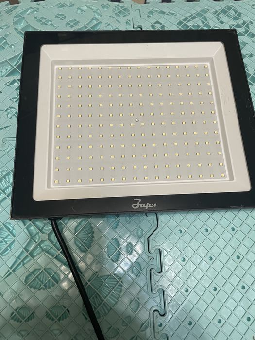 Продам прожектор уличного освещения