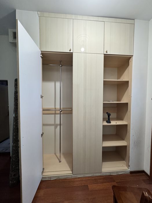 Шкаф встроенный для одежды