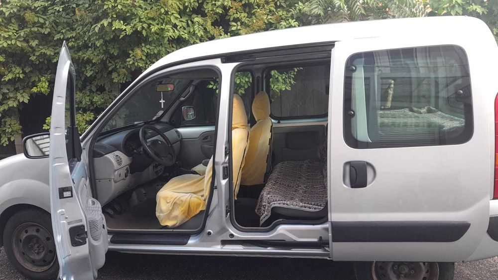 183.203 km reali, geamuri electrice, 5 locuri, Renault Kangoo, anul 2005, unic proprietar, bine întreținut, motorina, tot timpul în garaj